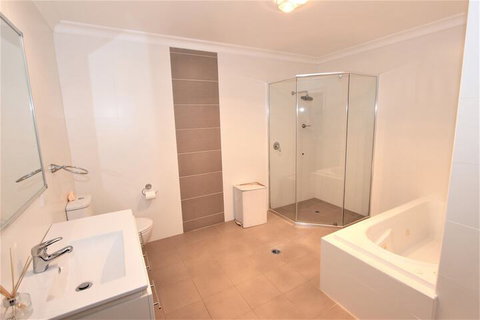 Riverview 2 - Accommodation Resorts 3