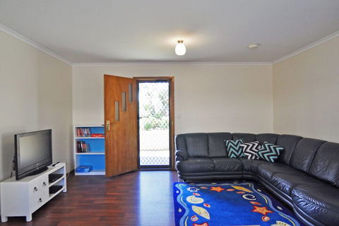 Alwyns By THE SEA PET Friendly - Accommodation Resorts 4