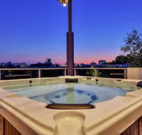 Darwin City Lights Jacuzzi - Accommodation Resorts