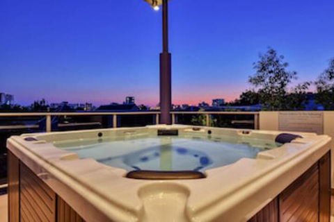 Darwin City Lights Jacuzzi - Accommodation Resorts 0