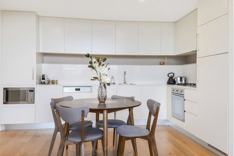 Modern Apartment Next To Largest Shopping Centre - Accommodation Resorts 2