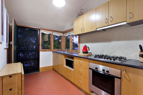 Annies Victorian Terrace Accommodation Fremantle - Accommodation Resorts 6