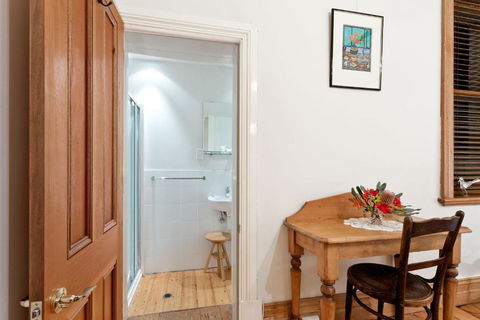 Annies Victorian Terrace Accommodation Fremantle - Accommodation Resorts 4