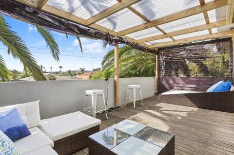 SANTORINI BEACH HOUSE SAFETY BEACH - Accommodation Resorts 3