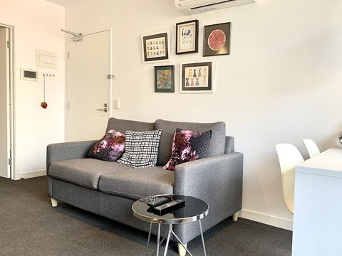 ReadySet Apartments On Little Collins - Accommodation Resorts 4