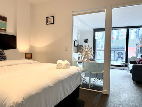 ReadySet Apartments On Little Collins - Accommodation Resorts 5