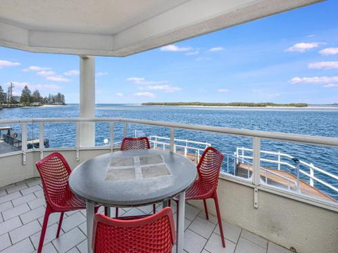 Unit 3 Pumicestone Quays Absolute Waterfront! - Accommodation Resorts 4