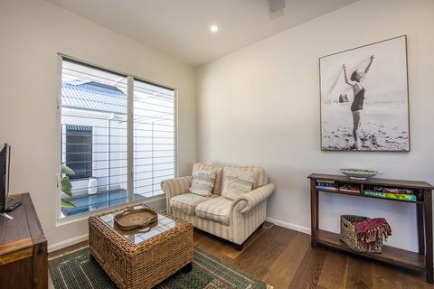 Reflections Villa 1 - Accommodation Resorts 4