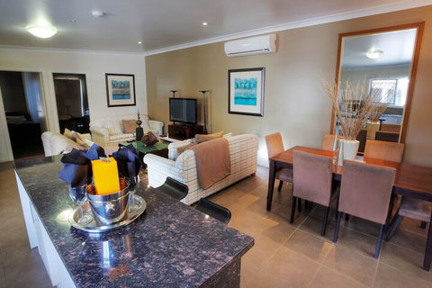 53 On Victoria - Accommodation Resorts 5