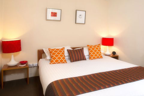 Twofourtwo Boutique Apartments - Accommodation Resorts 3