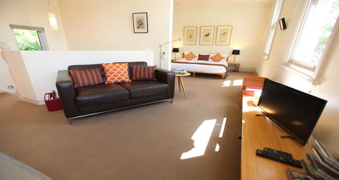 Twofourtwo Boutique Apartments - Accommodation Resorts 6
