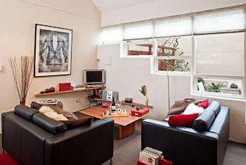 Twofourtwo Boutique Apartments - Accommodation Resorts 5