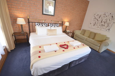 Central Springs Inn - Accommodation Resorts 3