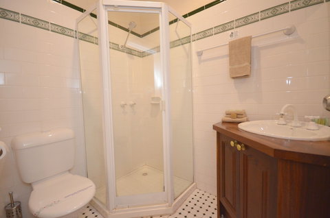 Central Springs Inn - Accommodation Resorts 5