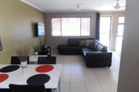 Beachside Court Holiday Apartments - Accommodation Resorts 3
