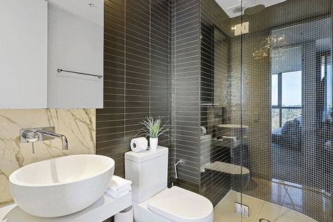 LAURENT Views Of MCG & Yarra River + Fed Square - Accommodation Resorts 5