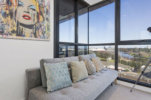LAURENT Views Of MCG & Yarra River + Fed Square - Accommodation Resorts 4