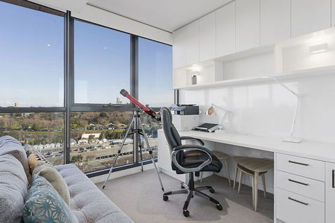 LAURENT Views Of MCG & Yarra River + Fed Square - Accommodation Resorts 3