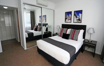 Under The Townsville Sun (694I) - Accommodation Resorts 0