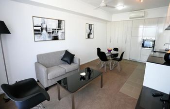 Under The Townsville Sun (694I) - Accommodation Resorts 1