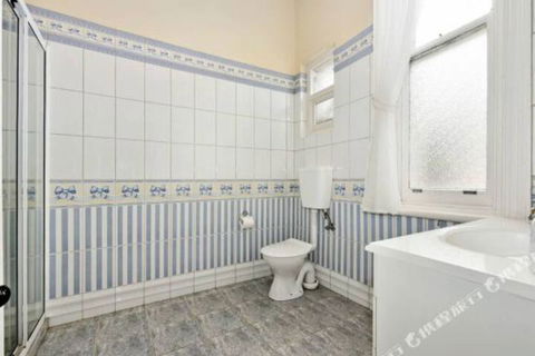 Rose Garden Spacious Family Home Near CBD - Accommodation Resorts 0