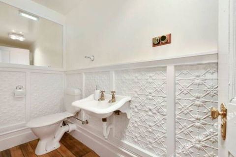 Rose Garden Spacious Family Home Near CBD - Accommodation Resorts 2