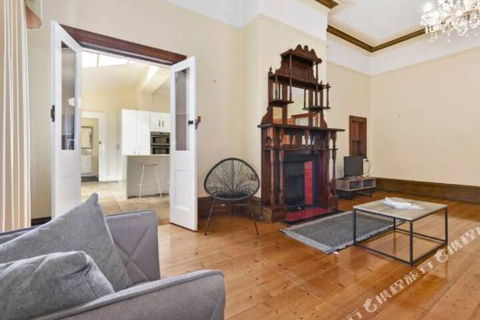 Rose Garden Spacious Family Home Near CBD - Accommodation Resorts 3