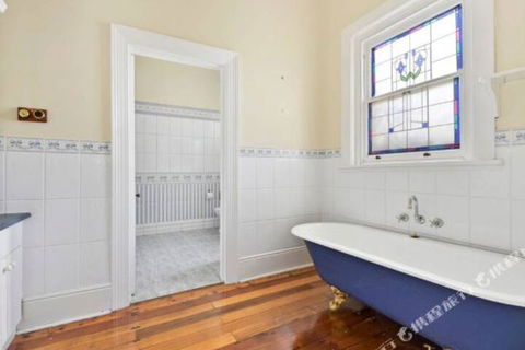 Rose Garden Spacious Family Home Near CBD - Accommodation Resorts 5