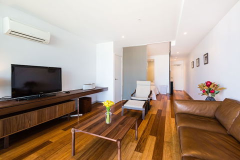 RIVER, 1BDR Melbourne Apartment - Accommodation Resorts 0