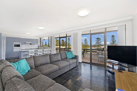 Akuna 20 6 Joffre Street - Accommodation Resorts 1