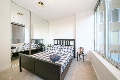 A Spacious & Central 2BR Apt Near Flinders Station - Accommodation Resorts 5