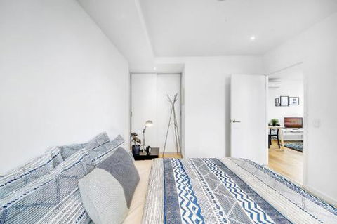 A Stylish 2BR CBD Apt With Beautiful City Views - Accommodation Resorts 4