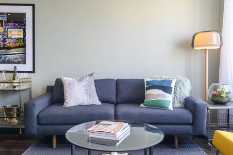 LUCY Stylish City Vibe & Views - Accommodation Resorts 3
