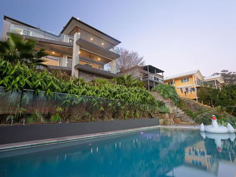 Absolute Waterfront Lakehouse Fishing Point Waterfront Pool Jetty - Accommodation Resorts 0