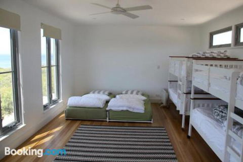 DEstrees Bay Beach House - Accommodation Resorts 5