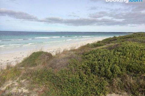 DEstrees Bay Beach House - Accommodation Resorts 4