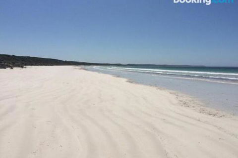 DEstrees Bay Beach House - Accommodation Resorts 3