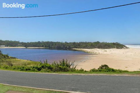 SEASCAPE An Enticing Lakeside Escape - Accommodation Resorts 4