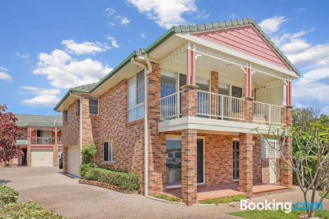 SEASCAPE An Enticing Lakeside Escape - Accommodation Resorts 2