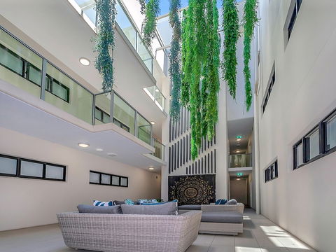 Apartment Near City On Lake 3 - Accommodation Resorts 3