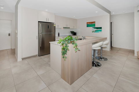 Apartment Near City On Lake 3 - Accommodation Resorts 6