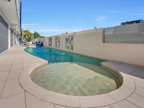 Apartment Near City On Lake 3 - Accommodation Resorts 1
