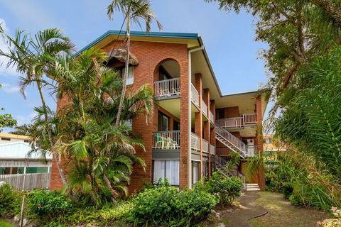 Air Conditioned Unit Stones Throw To The Waterfront - Accommodation Resorts 1