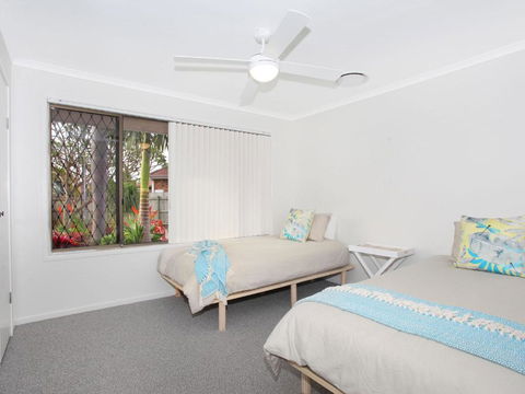 April 19 4 Bedroom Home On Canal With Pool Pontoon Aircon & WiFi! - Accommodation Resorts 2