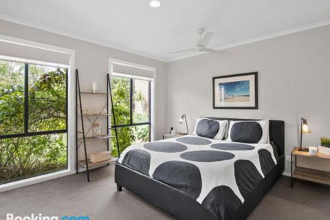 Rye Poolside Escape - Accommodation Resorts 5