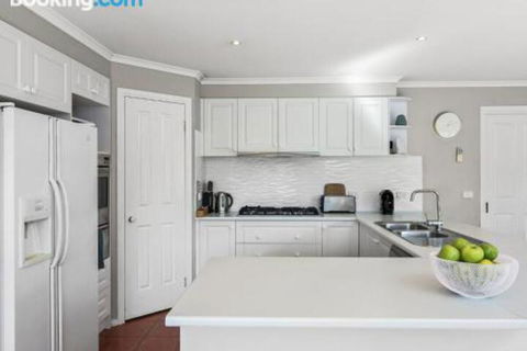 Rye Poolside Escape - Accommodation Resorts 2