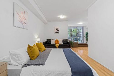 A Bright & Stylish Studio Next To Darling Harbour - Accommodation Resorts 1