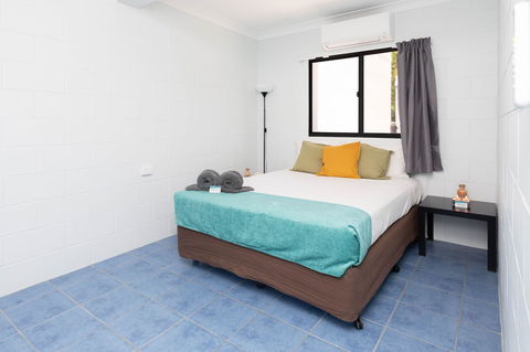 Airlie Sun & Sand Accommodation 3 - Accommodation Resorts 5