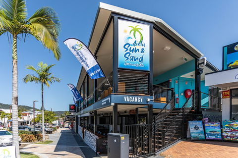 Airlie Sun & Sand Accommodation 3 - Accommodation Resorts 1