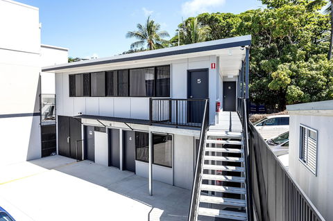 Airlie Sun & Sand Accommodation Studio 1 - Accommodation Resorts 1